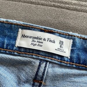 Abercrombie mom jeans. 28 short. 23.5 inch inseam